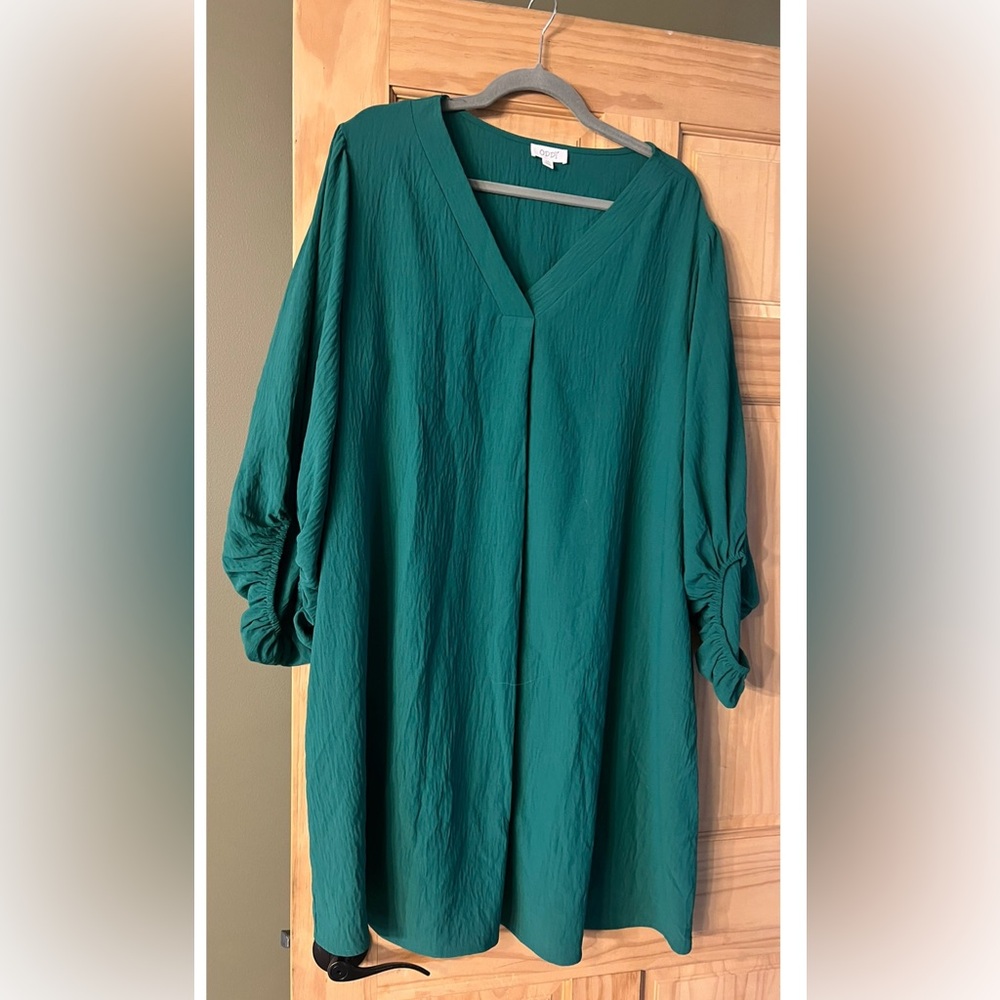Elegant Green V-Neck Dress